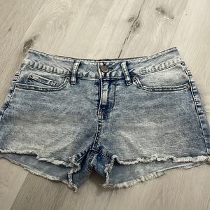 i don’t wear them but they are really cute and easy to style